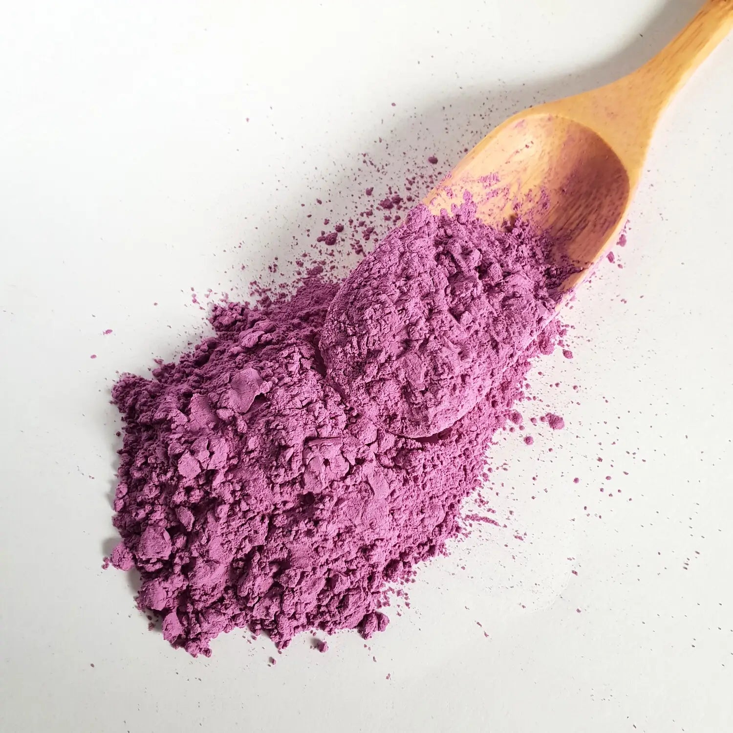 Anthocyanes : les antioxydants violets qui veulent du bien à ton corps (et à ta peau)
